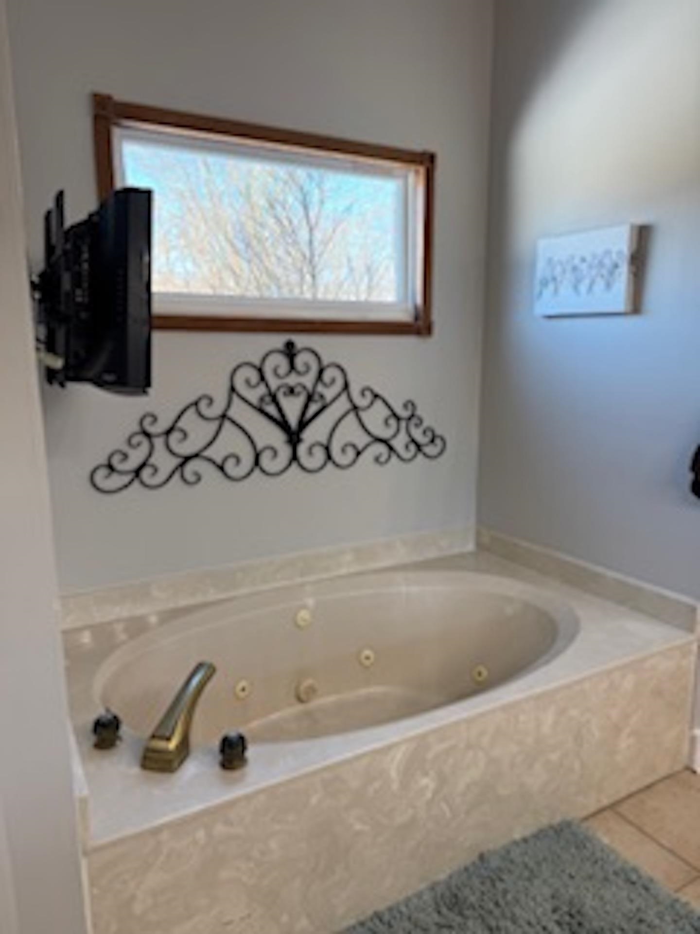 4500 New Brownsville Road Memphis, TN 38135 - Photo 18 of 23 a bath tub sitting next to a window