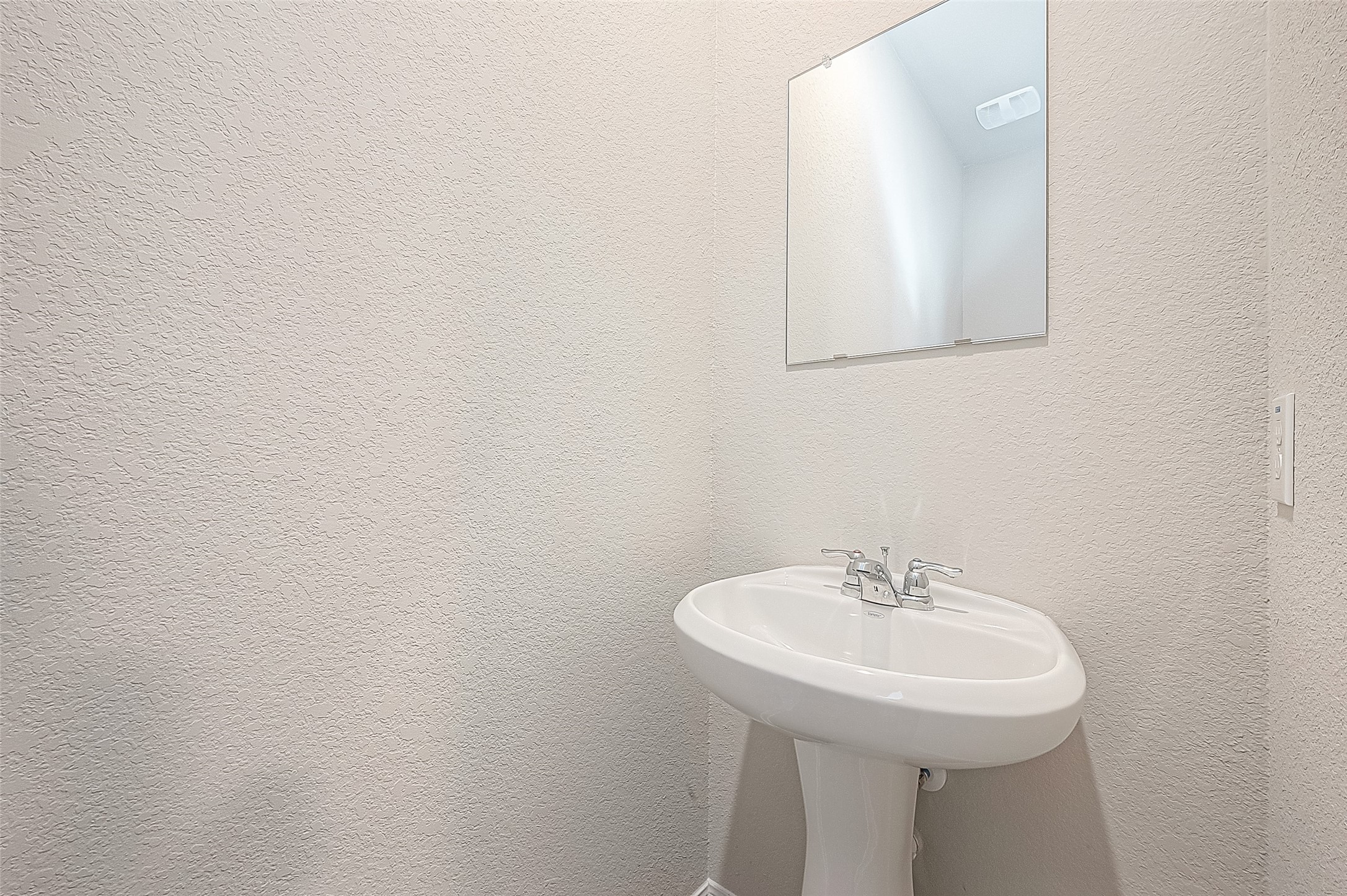 4923 Luke Matthew Drive Rosharon, TX 77583 - Photo 20 of 48 a bathroom with a sink a mirror and vanity