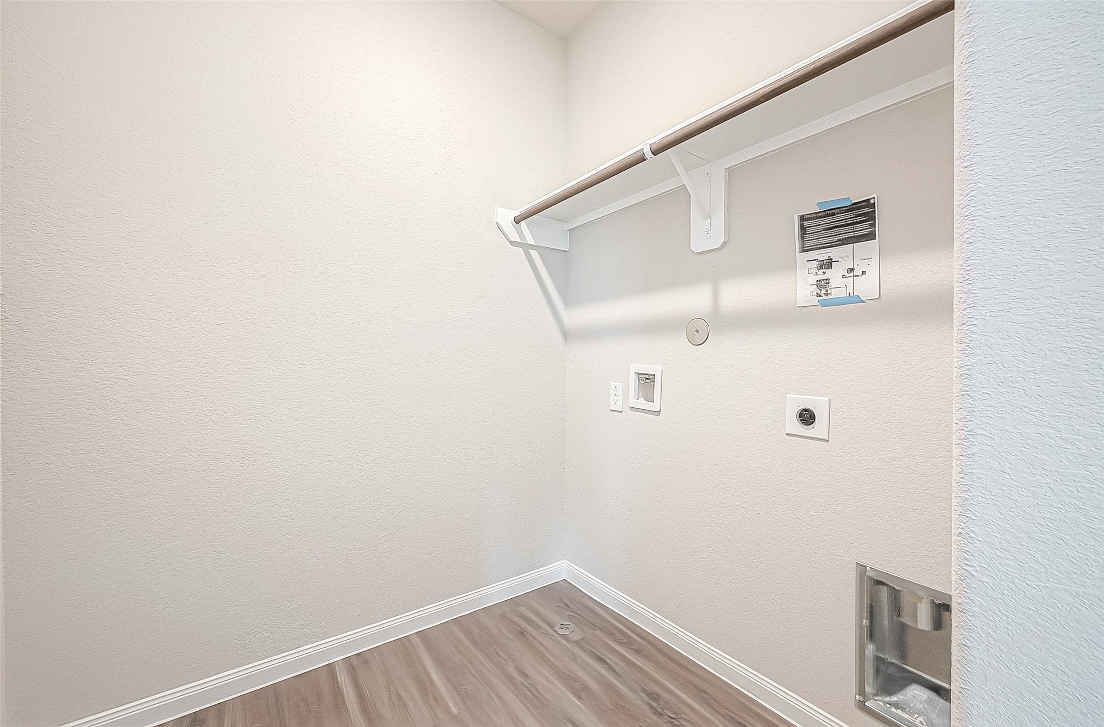 4923 Luke Matthew Drive Rosharon, TX 77583 - Photo 21 of 48 a view of a hallway