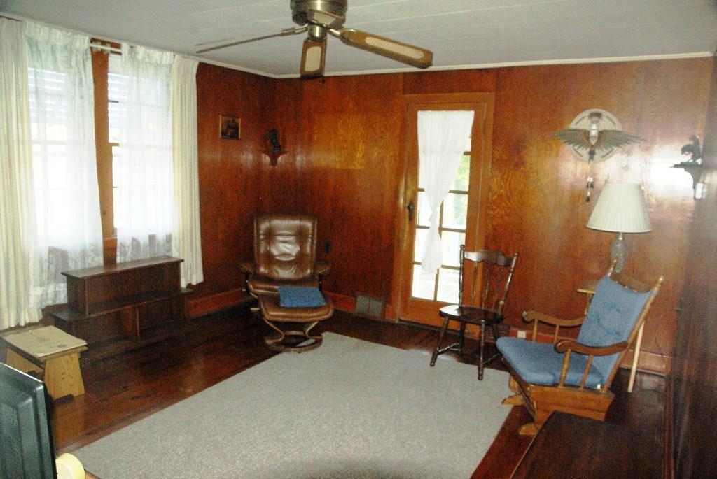 206 Foxwood Road Coraopolis, PA 15108 - Photo 4 of 24 Gallery Image 4