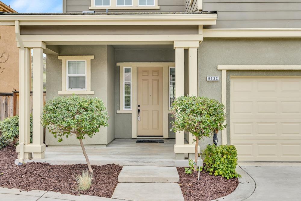 9433 Vintner Circle Patterson, CA 95363 - Photo 5 of 51 a front view of a house