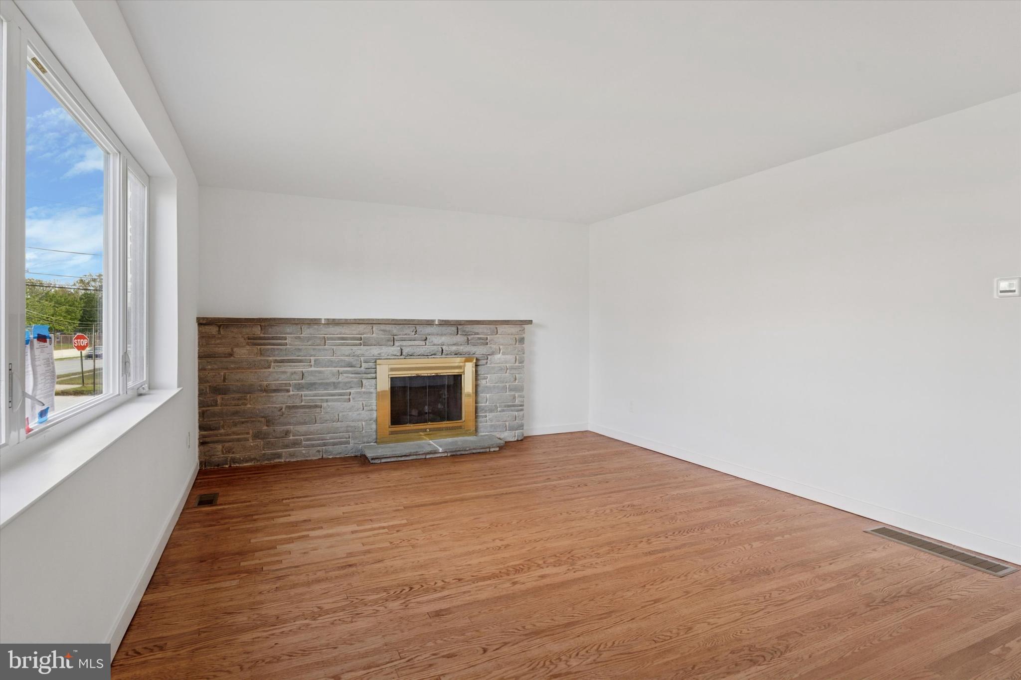 636 South Eagle Road Havertown, PA 19083 - Photo 3 of 25