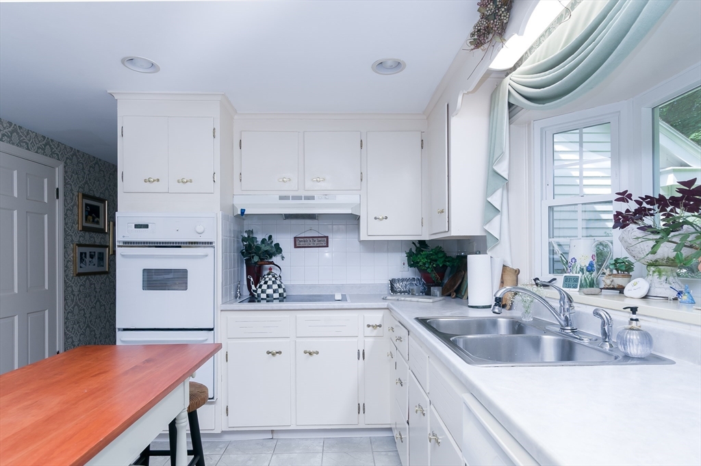 5 Old English Road Worcester, MA 01609 - Photo 4 of 32 Gallery Image 4
