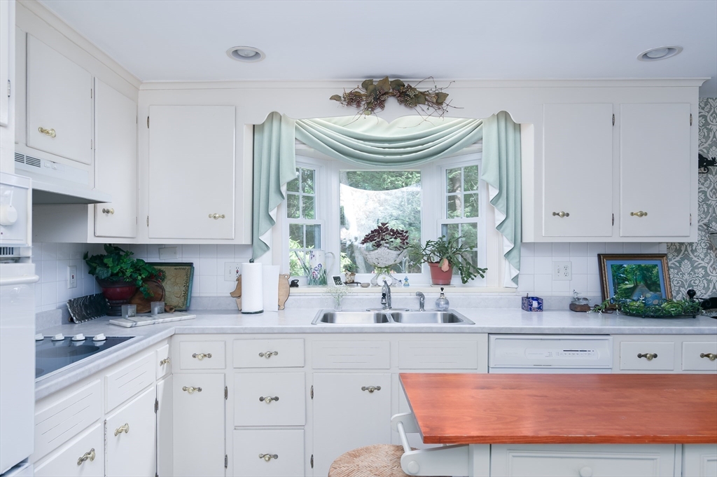 5 Old English Road Worcester, MA 01609 - Photo 5 of 32 Gallery Image 5