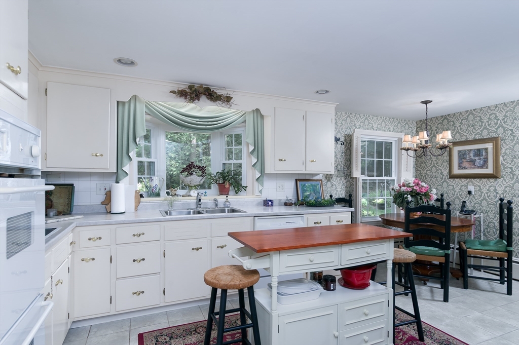 5 Old English Road Worcester, MA 01609 - Photo 6 of 32 Gallery Image 6