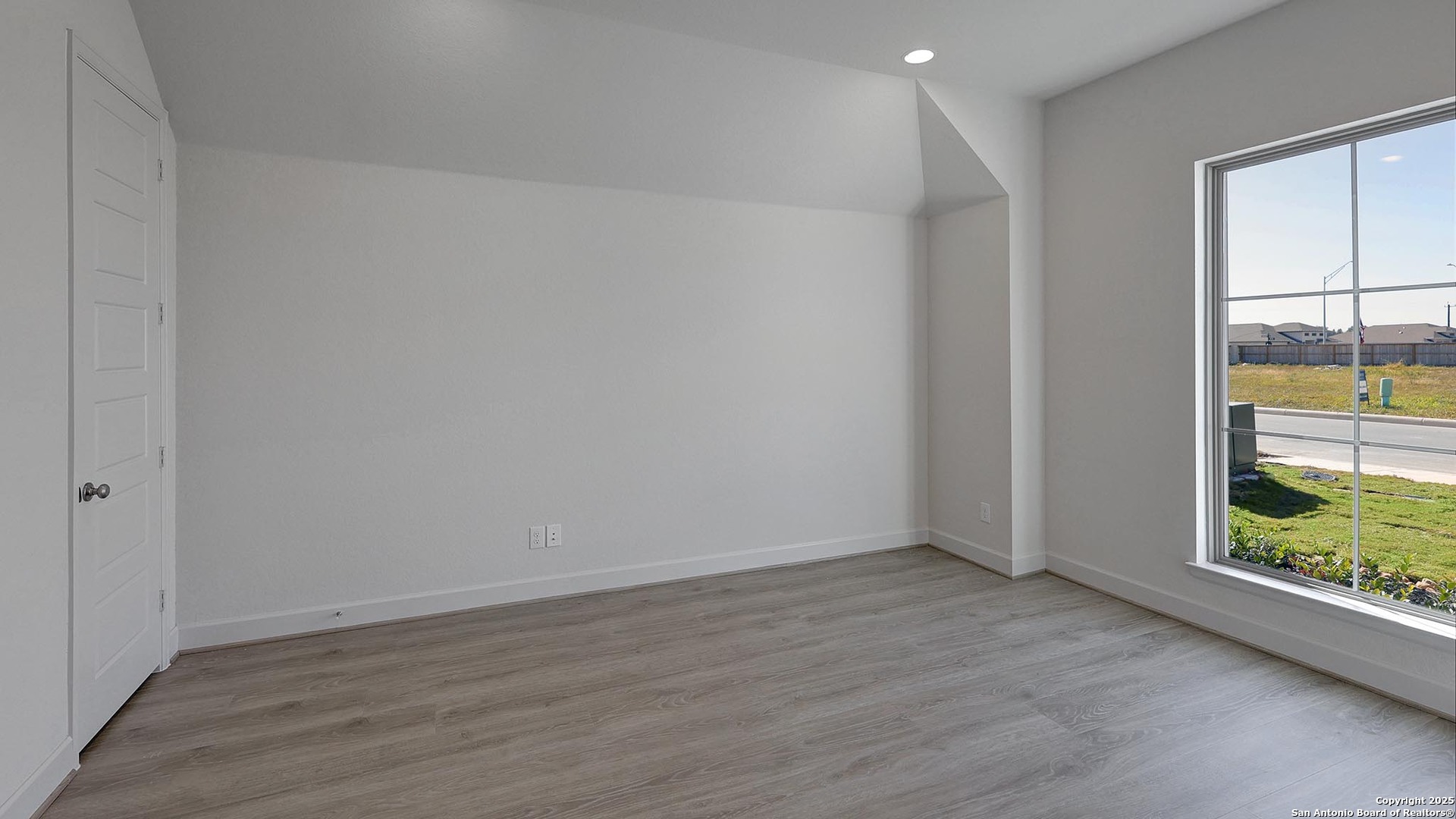 265 Post Oak Castroville, TX 78009 - Photo 14 of 39