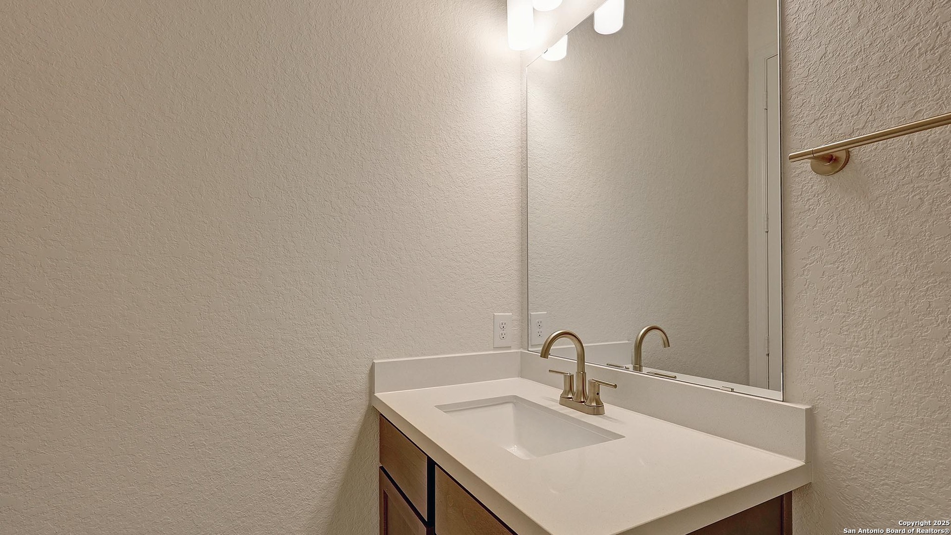 265 Post Oak Castroville, TX 78009 - Photo 21 of 39