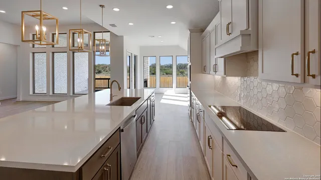 $624,900 | 265 Post Oak, Castroville, TX 78009