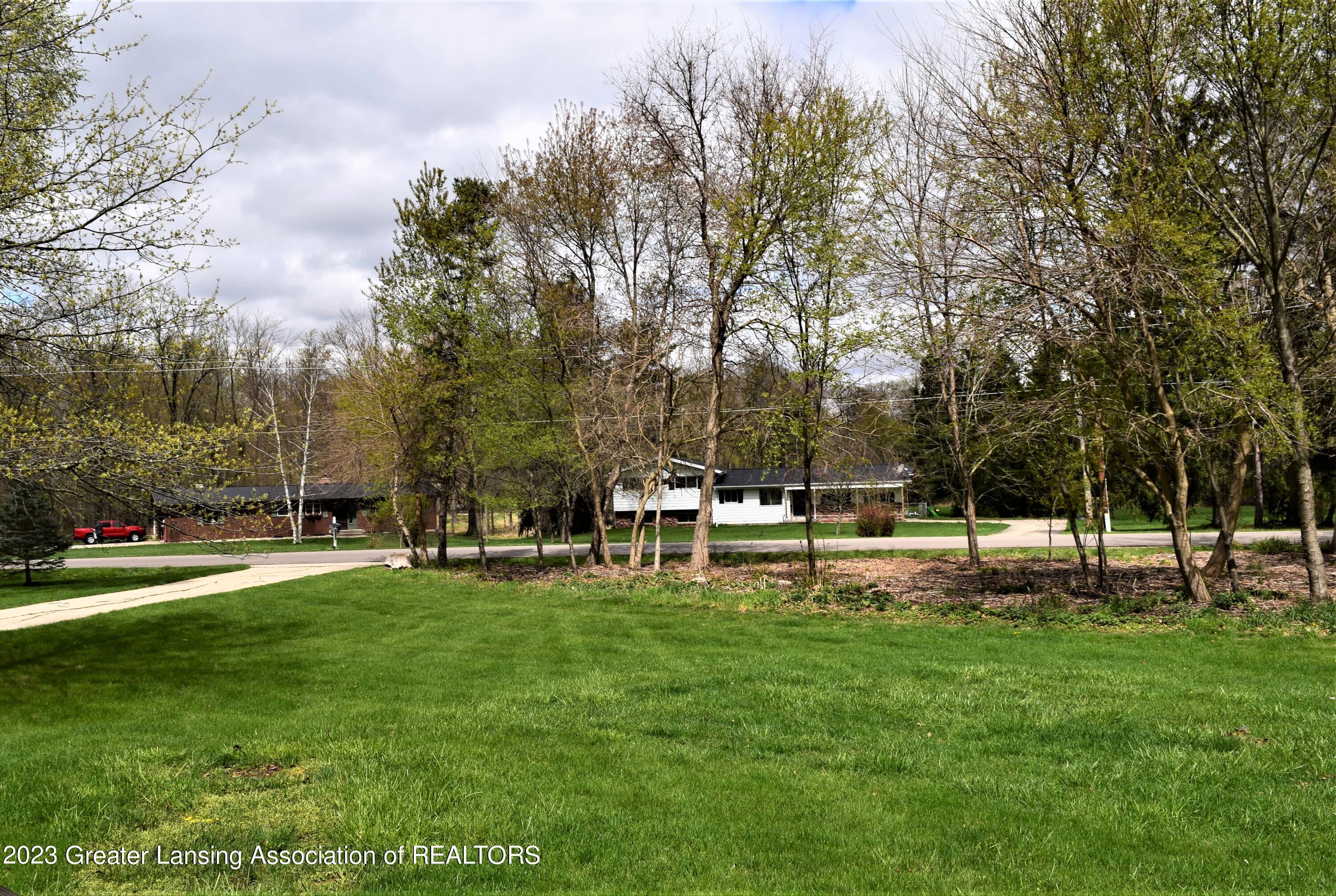 9129 Riverside Drive Grand Ledge, MI 48837 - Photo 5 of 55 DSC_0097