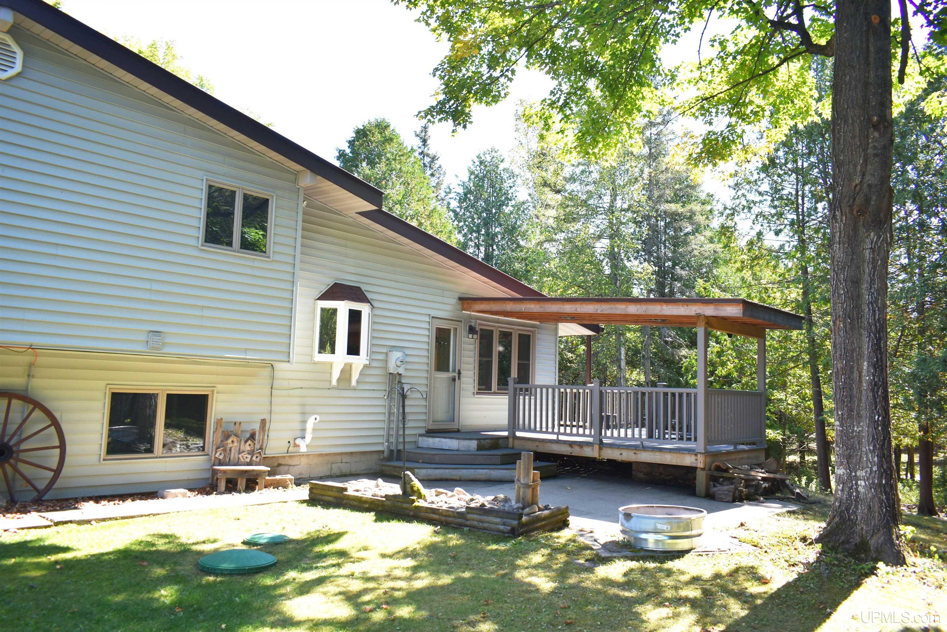 10639 South 75 Road Rapid River, MI 49878 - Photo 4 of 38 Gallery Image 4