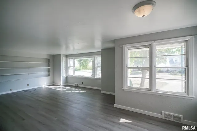 $124,000 | 817 West Ridge Road, Peoria, IL 61614