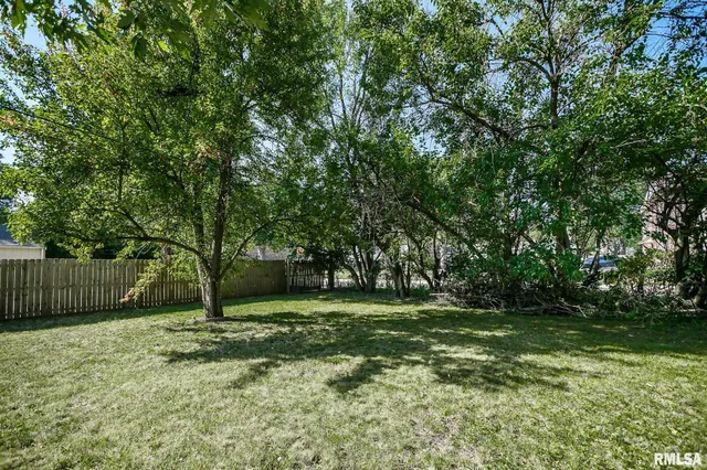 $124,000 | 817 West Ridge Road, Peoria, IL 61614