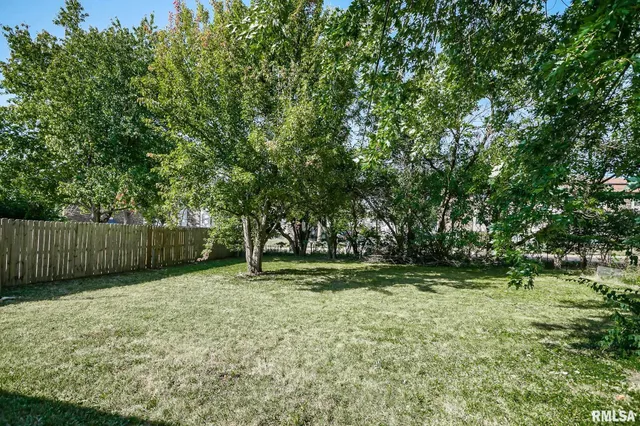 $124,000 | 817 West Ridge Road, Peoria, IL 61614