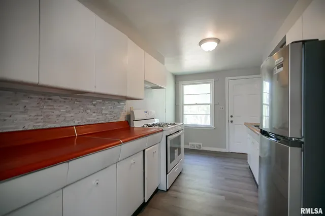 $124,000 | 817 West Ridge Road, Peoria, IL 61614