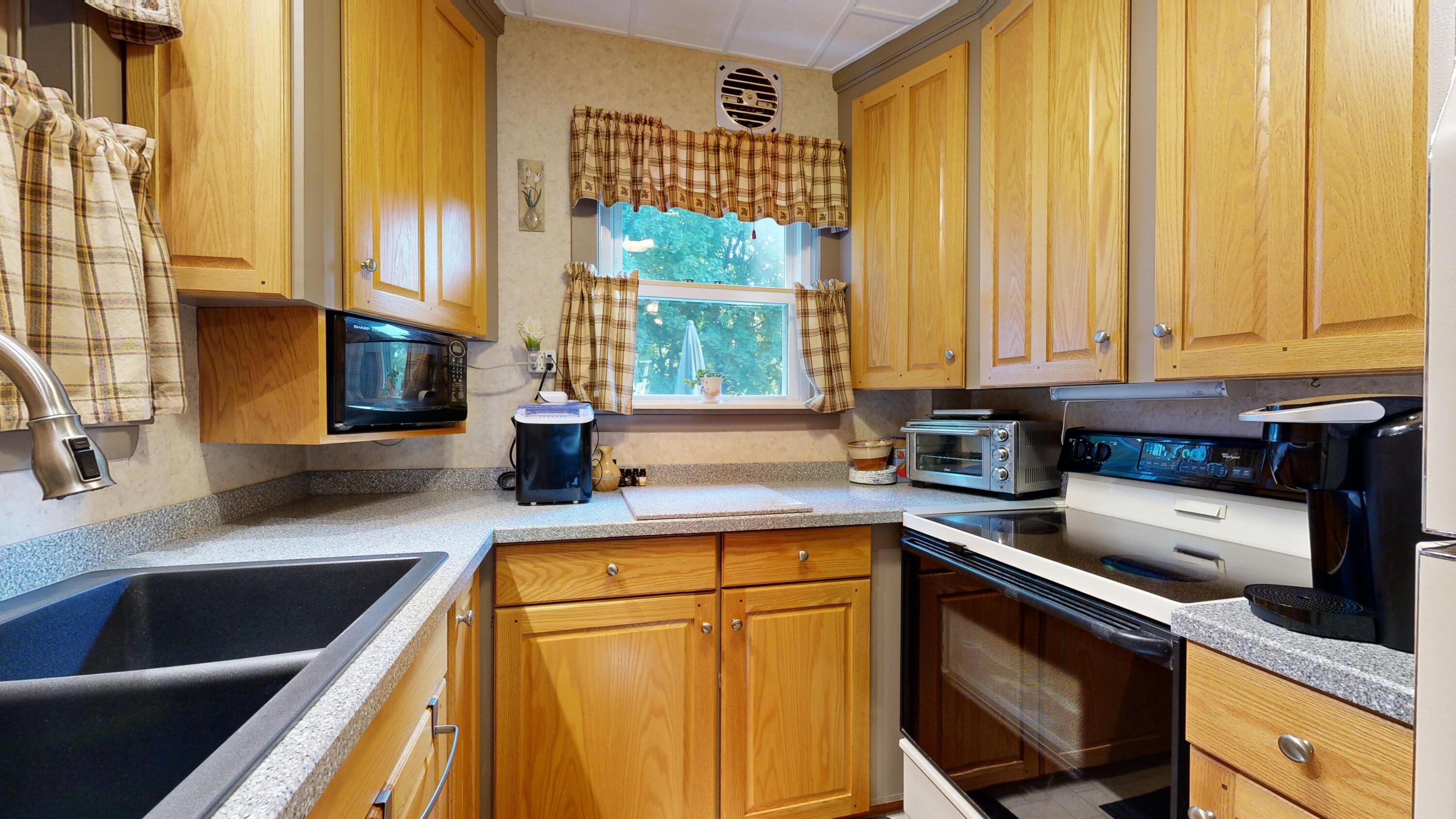 129 Rosedale Street Lewiston, ME 04240 - Photo 6 of 43 Kitchen