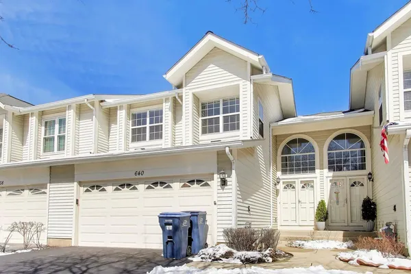 $389,900 | 640 Sturnbridge Lane, Schaumburg, IL 60173