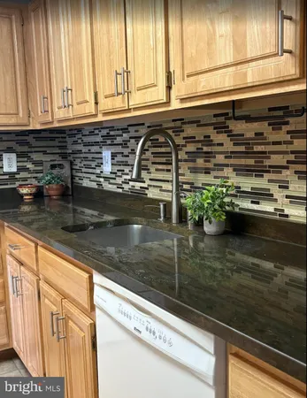 $2,200 | 6300 Stevenson Avenue, Unit 214, Alexandria, VA 22304