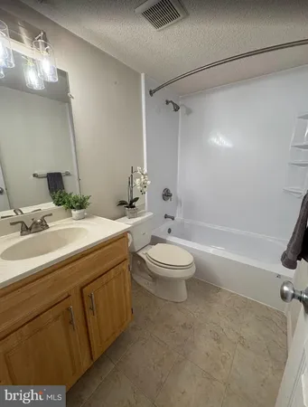 $2,150 | 6300 Stevenson Avenue, Unit 214, Alexandria, VA 22304