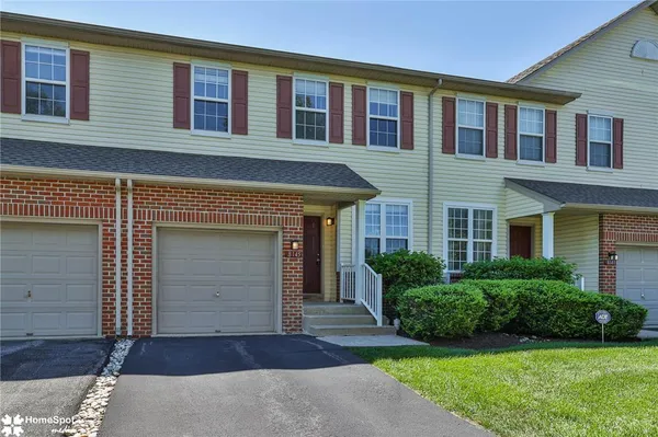 $348,900 | 8145 Cross Creek Circle West, Breinigsville, PA 18031