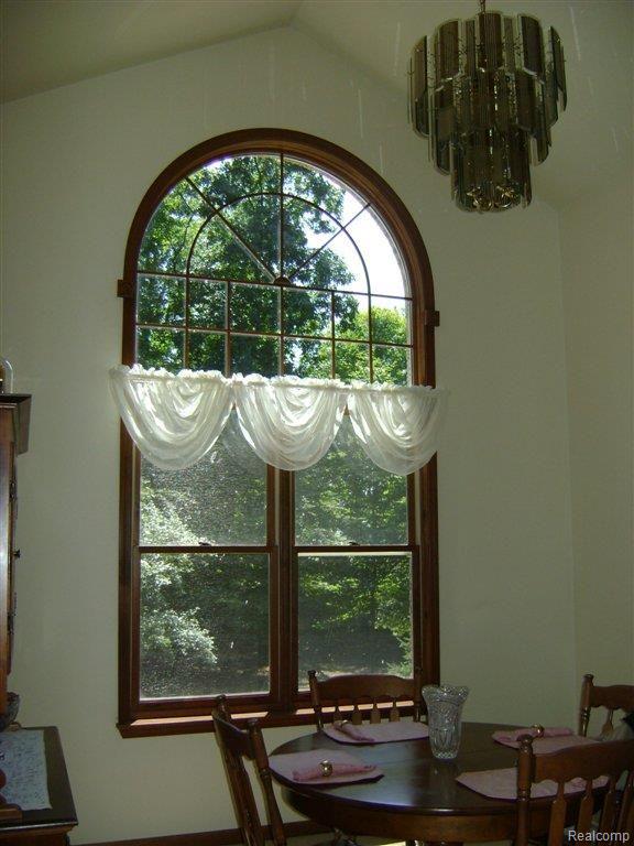 9489 Bemis Road Ypsilanti, MI 48197 - Photo 5 of 11 DINING ROOM