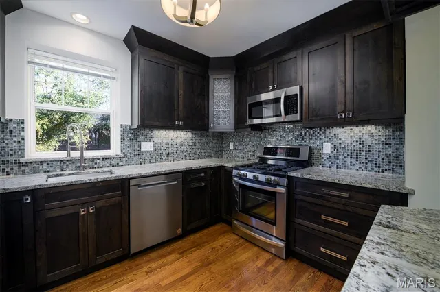 $2,895 | 7331 Forsyth Boulevard, Unit 1E, University City, MO 63105