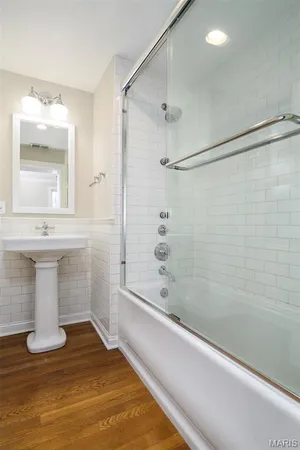 $2,895 | 7331 Forsyth Boulevard, Unit 1E, University City, MO 63105