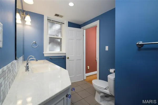 $2,895 | 7331 Forsyth Boulevard, Unit 1E, University City, MO 63105