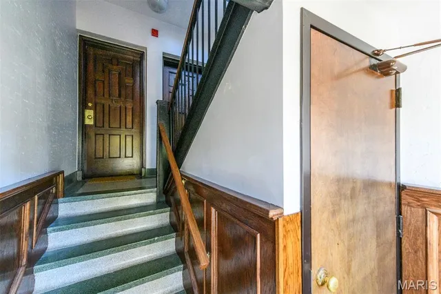 $2,895 | 7331 Forsyth Boulevard, Unit 1E, University City, MO 63105