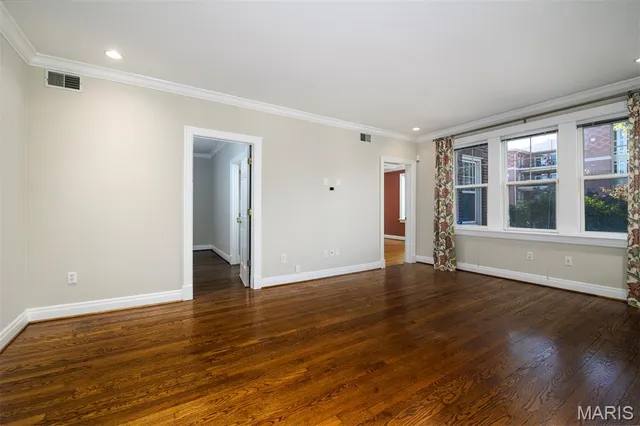 $2,895 | 7331 Forsyth Boulevard, Unit 1E, University City, MO 63105