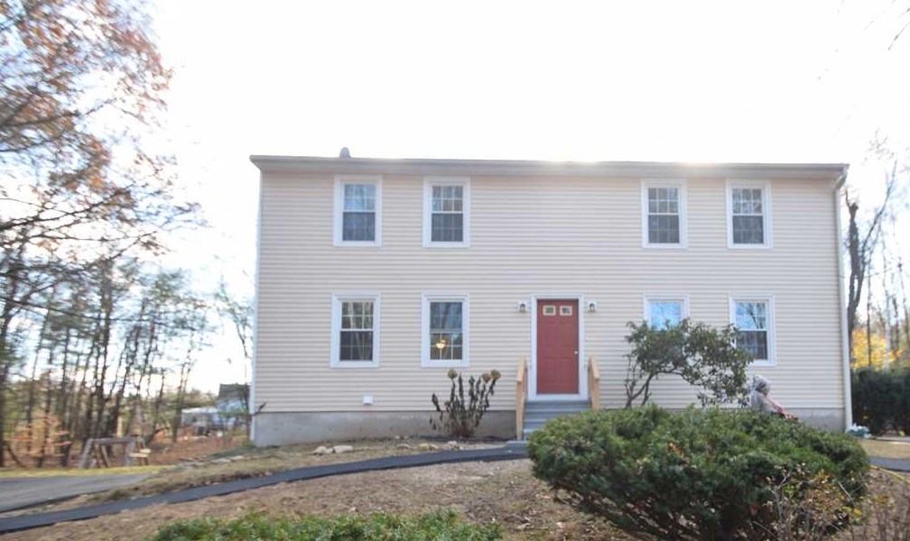 4 Desforge Lane Derry, NH 03038 - Photo 3 of 35 Gallery Image 3