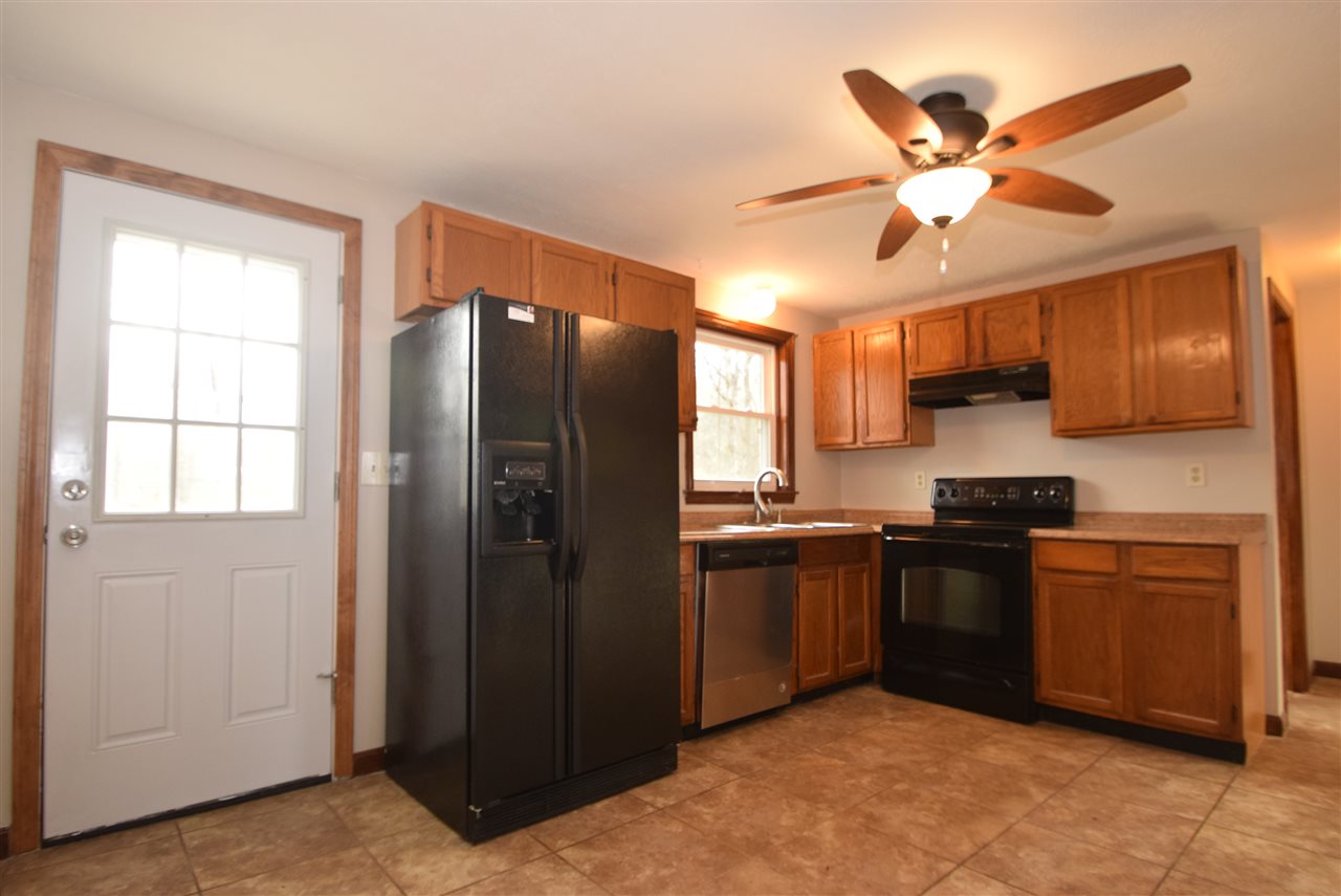 4 Desforge Lane Derry, NH 03038 - Photo 10 of 35 Gallery Image 10