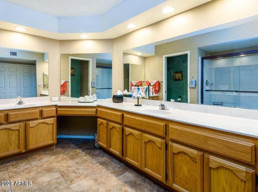 10254 East Spring Creek Road Chandler, AZ 85248 - Photo 8 of 11 Primary Bathroom
