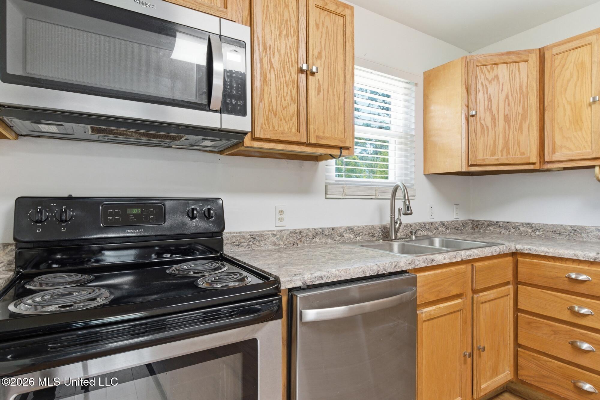 1908 Laurelglen Road Gautier, MS 39553 - Photo 11 of 38 Kitchen