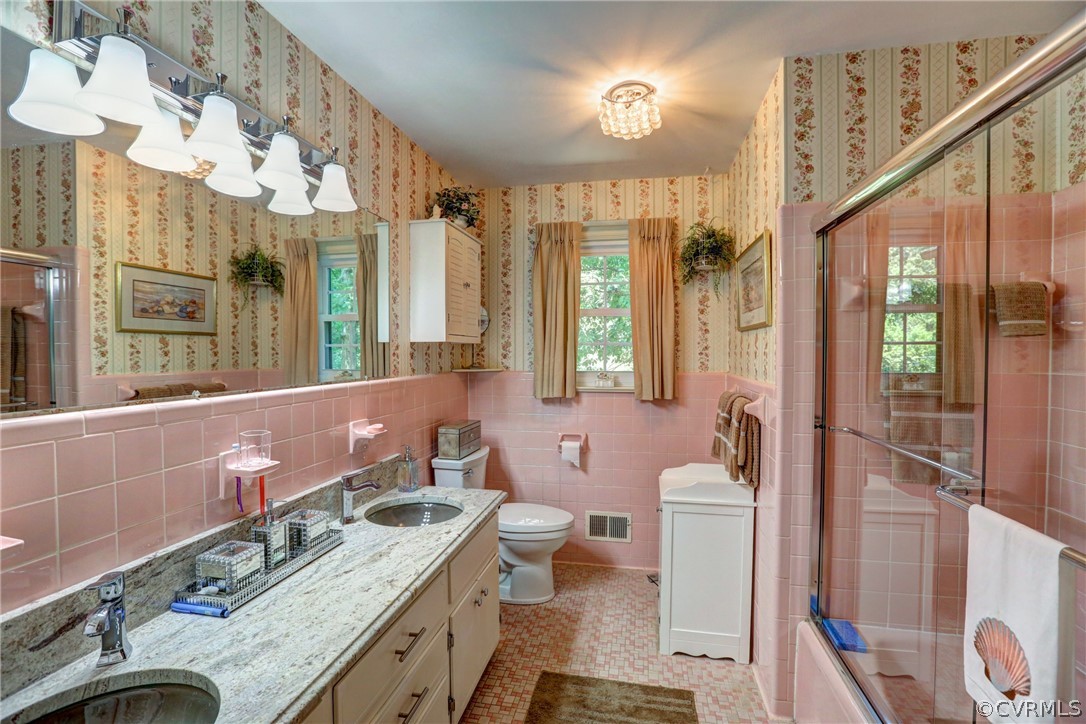 224 South Arch Road North Chesterfield, VA 23236 - Photo 30 of 43 Hall bath with large granite vanity, newer toilet,