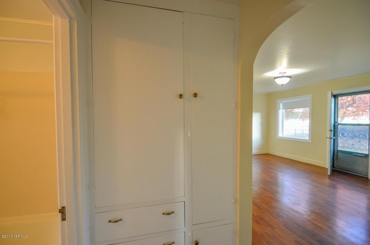 11703 Gilbert Road Yakima, WA 98903 - Photo 9 of 12 a view of an empty room with wooden floor and a window