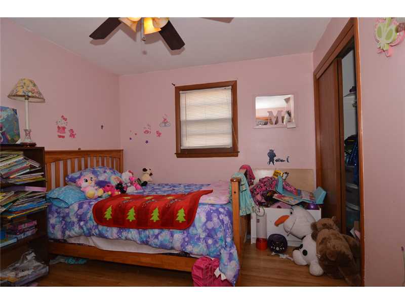 29 Riverdale Road Westerly, RI 02891 - Photo 12 of 25 Bedroom.