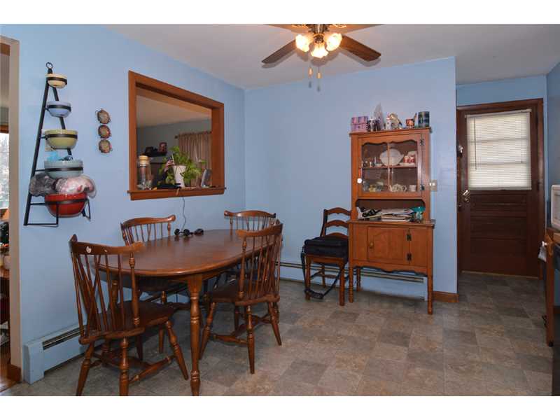 29 Riverdale Road Westerly, RI 02891 - Photo 8 of 25 Dining Area.