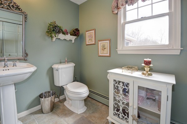 17 Fowler Street Upton, MA 01568 - Photo 16 of 29 Gallery Image 16