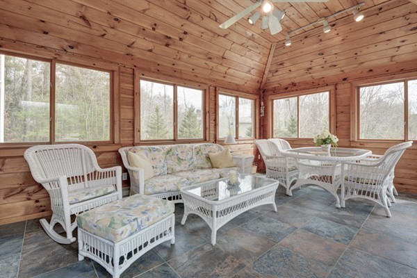 17 Fowler Street Upton, MA 01568 - Photo 8 of 29 Gallery Image 8