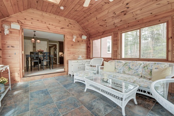17 Fowler Street Upton, MA 01568 - Photo 9 of 29 Gallery Image 9
