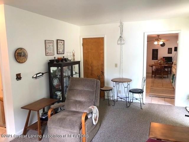 2904 South Cambridge Road Lansing, MI 48911 - Photo 16 of 29 Living Room