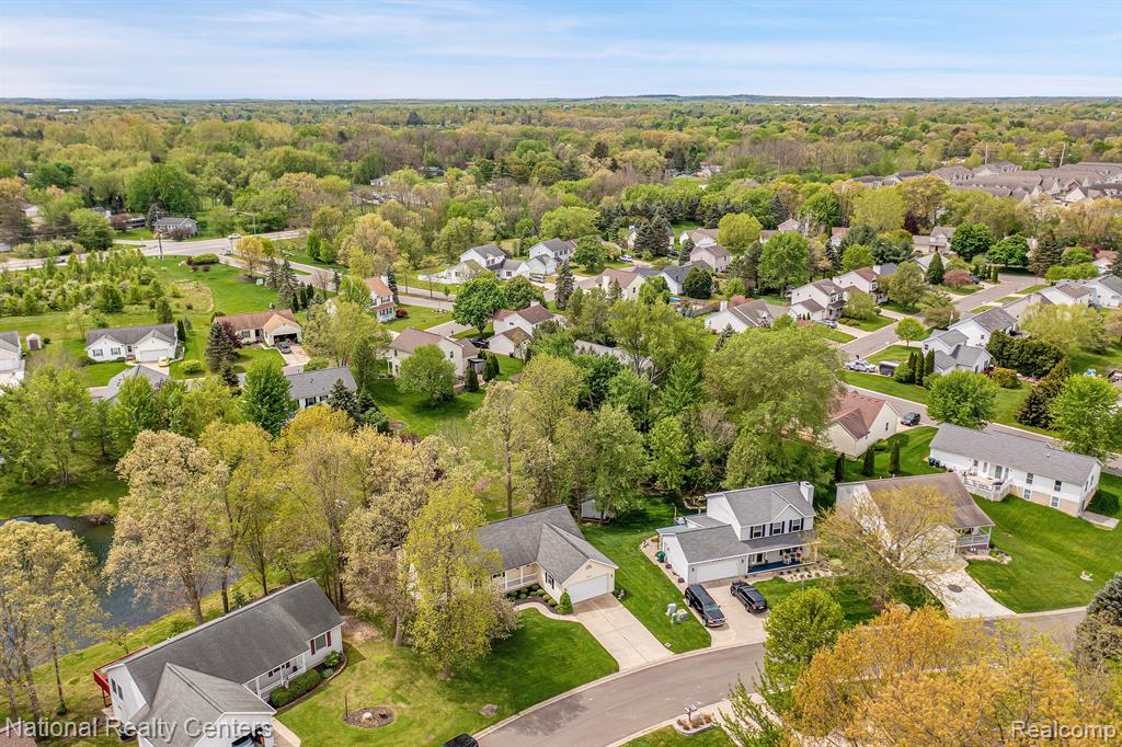 2404 Chestnut Bend Howell, MI 48855 - Photo 35 of 41 Gallery Image 35
