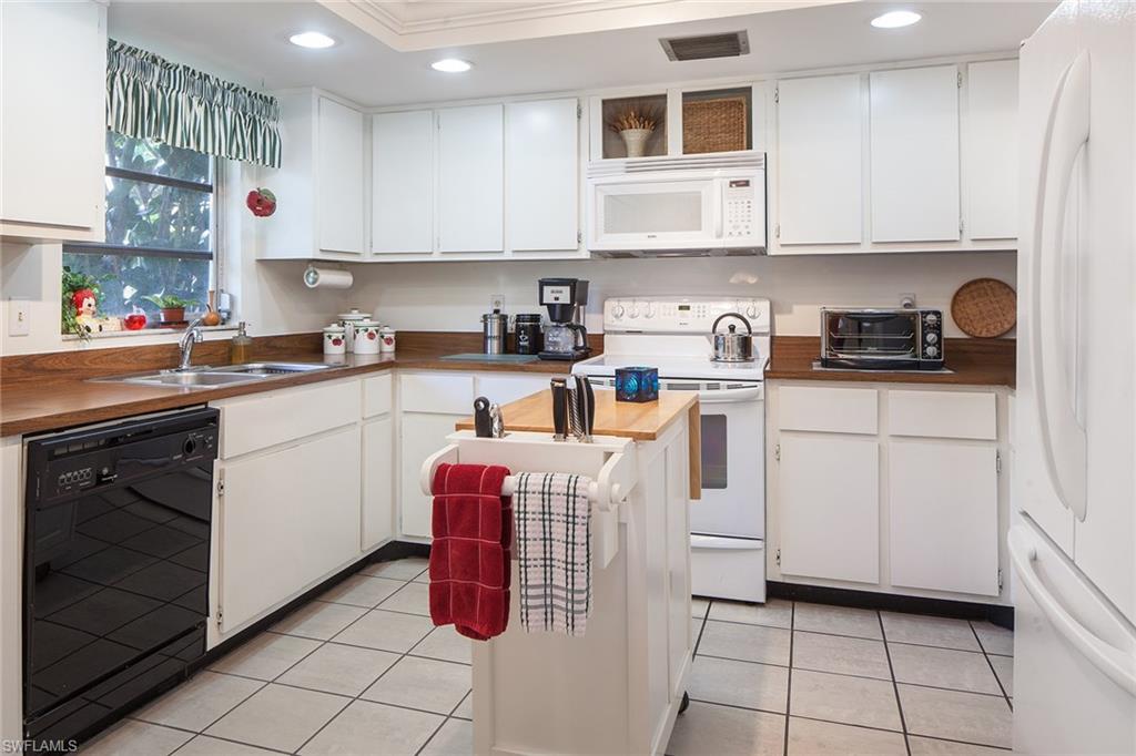 1201 Solana Road, Unit 1 Naples, FL 34103 - Photo 8 of 14 Gallery Image 8
