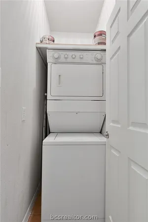 a close up view of washer and dryer