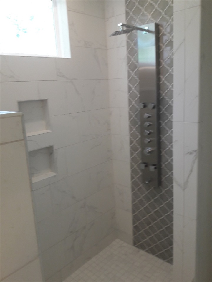 385 Pecan Avenue Fairhope, AL 36532 - Photo 25 of 50 Jetted shower panel