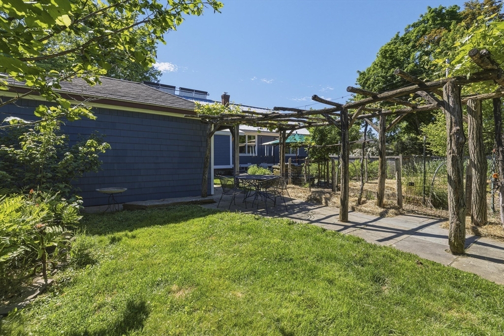 35 Rust Avenue Northampton, MA 01060 - Photo 7 of 39