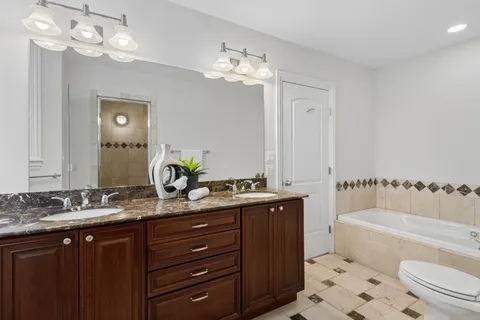 $535,000 | 5540 North Glenwood Avenue, Unit 2S, Chicago, IL 60640