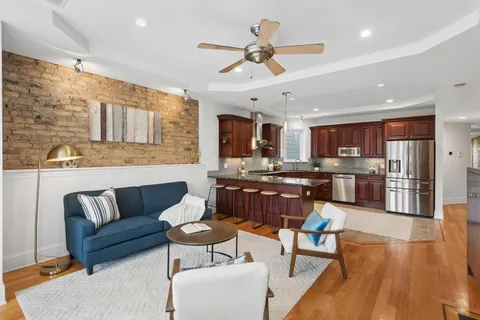$535,000 | 5540 North Glenwood Avenue, Unit 2S, Chicago, IL 60640