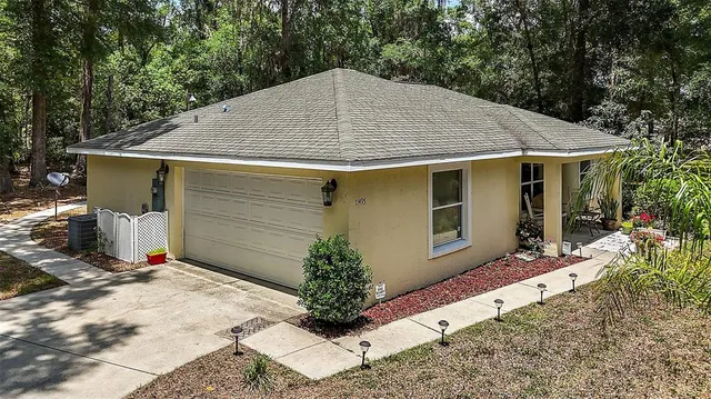 a view of backyard of house