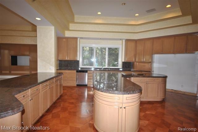 31880 Mountain View Road Franklin, MI 48025 - Photo 15 of 25 Large Kitchen